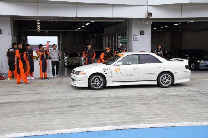 ピット作業は、1年生が車両交換の際にトランスポンダの付け替えをしてくれています。