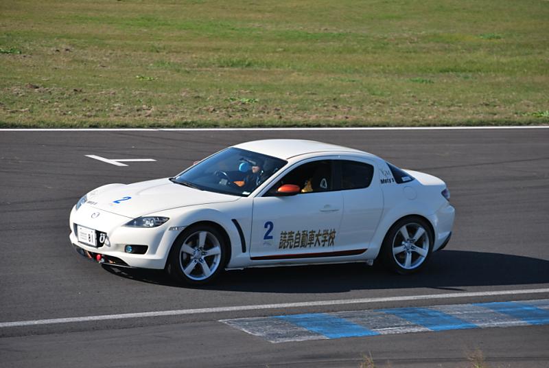 マツダ RX-8組も昨年とは違い順調に周回数を重ね、2位でチェッカーを受けました。