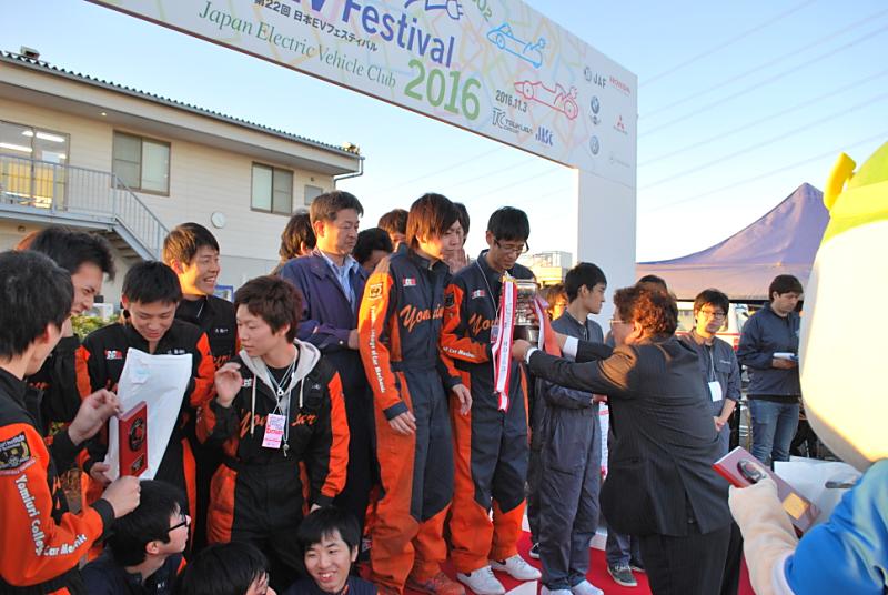 結果、専門学校 読売自動車大学校の優勝、準優勝のワンツーフィニッシュとなりました。